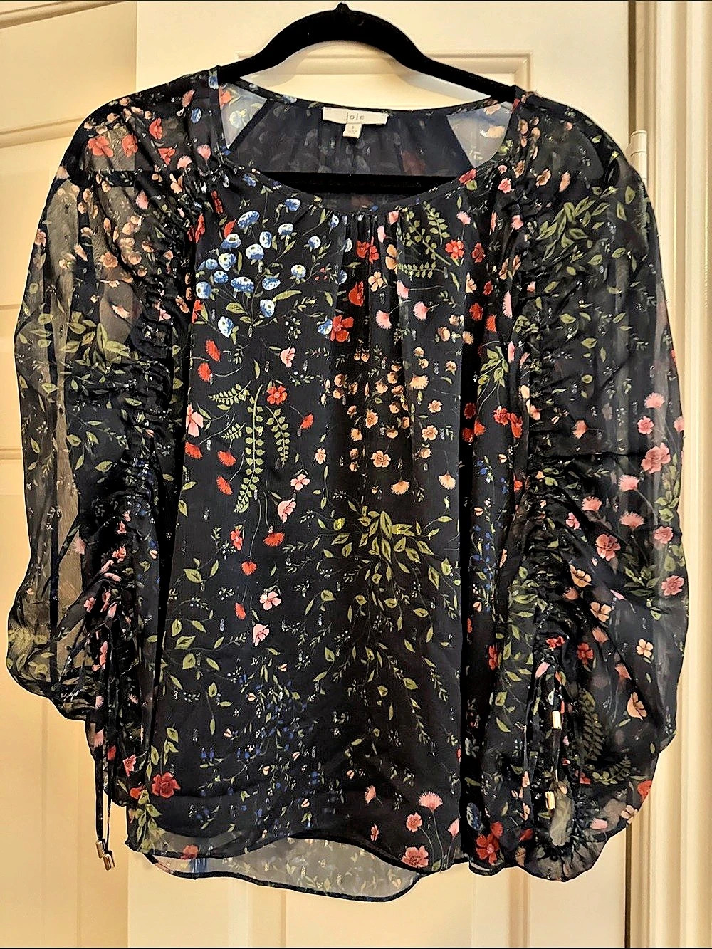 Joie Bolona B Floral Print Silk Blouse Floral Blouse in navy & Multicolor Size